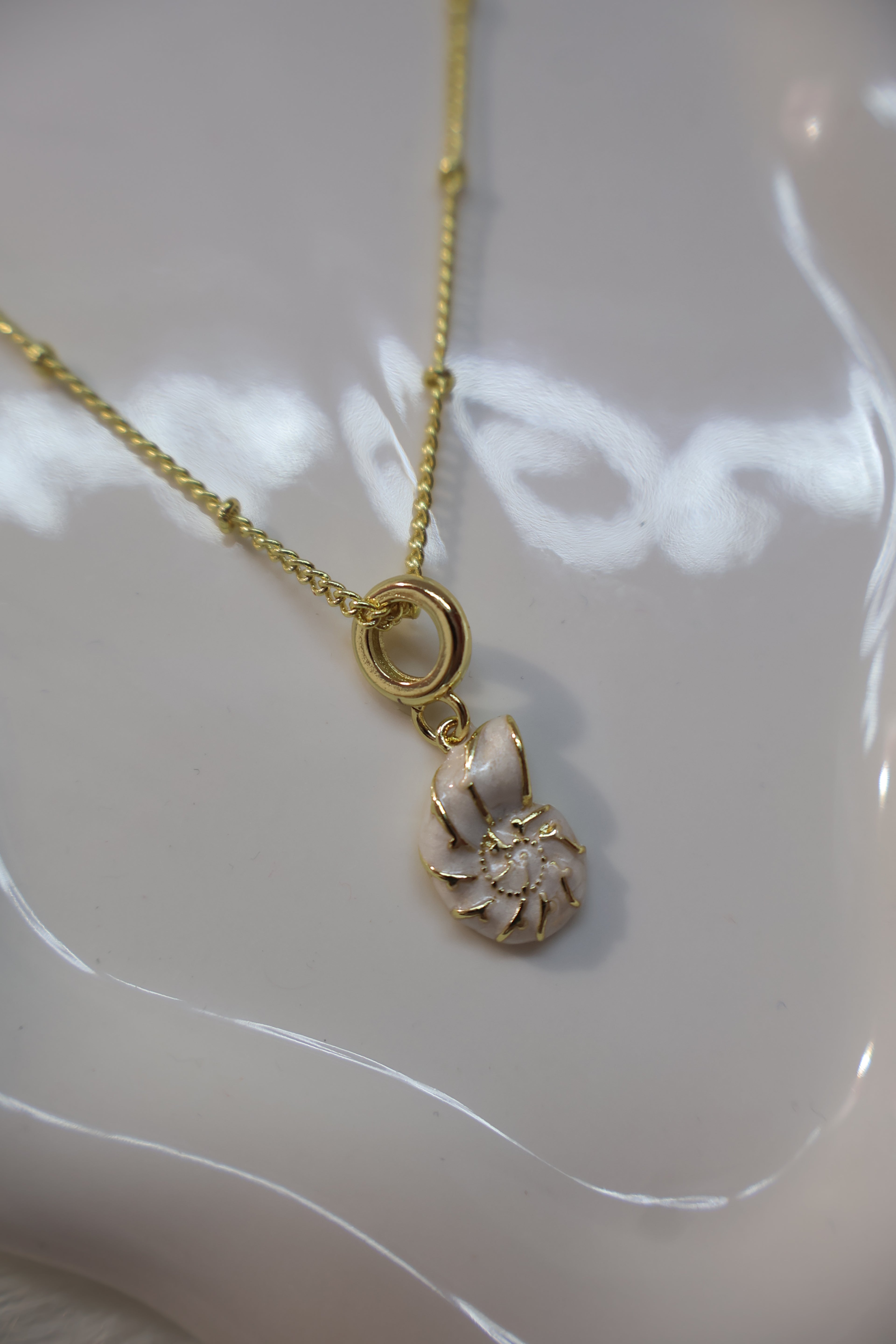 Concha de Luz Necklace