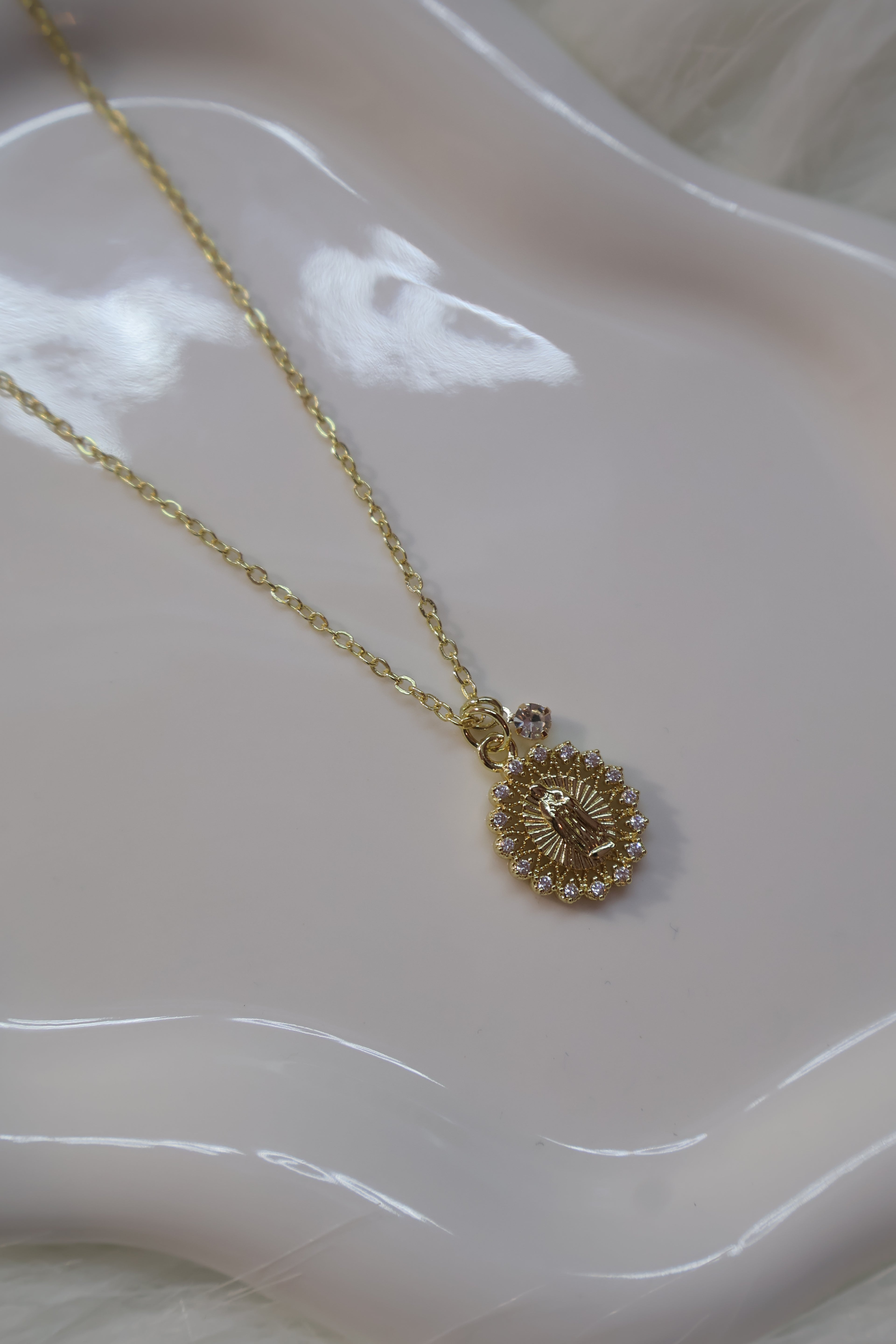 Virgen de la Medalla Milagrosa Necklace
