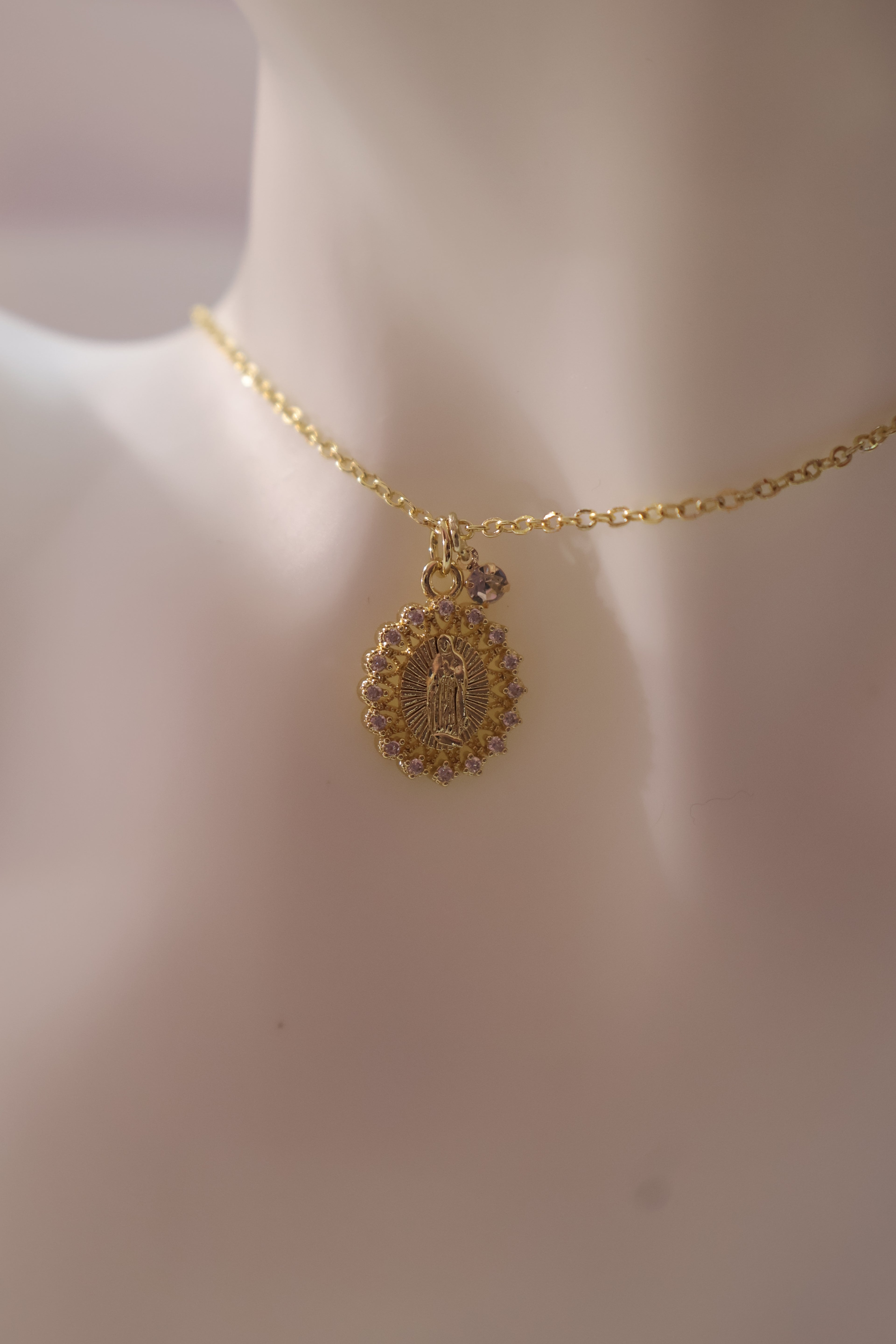 Virgen de la Medalla Milagrosa Necklace