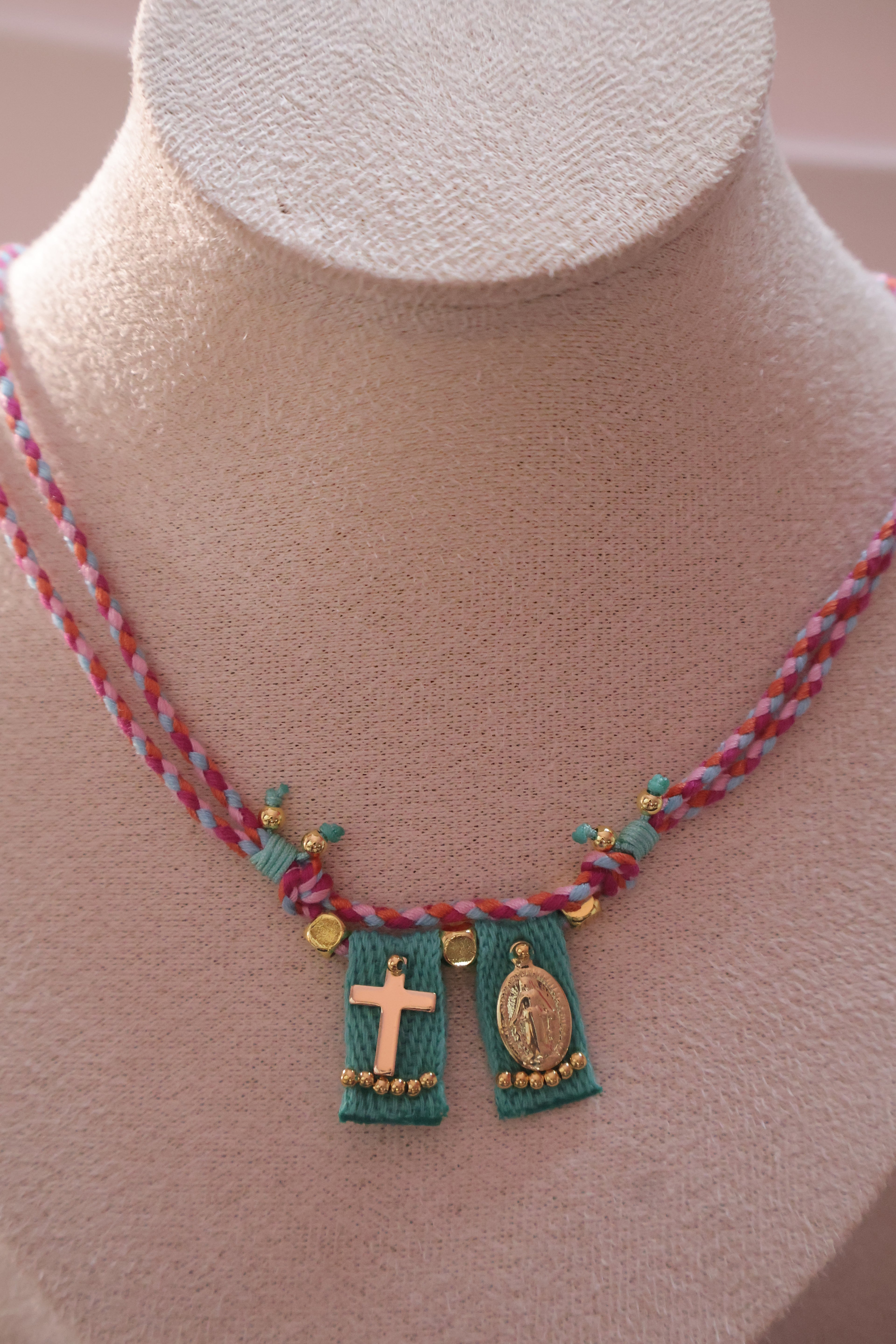Fe Tejida Turquesa Escapulario