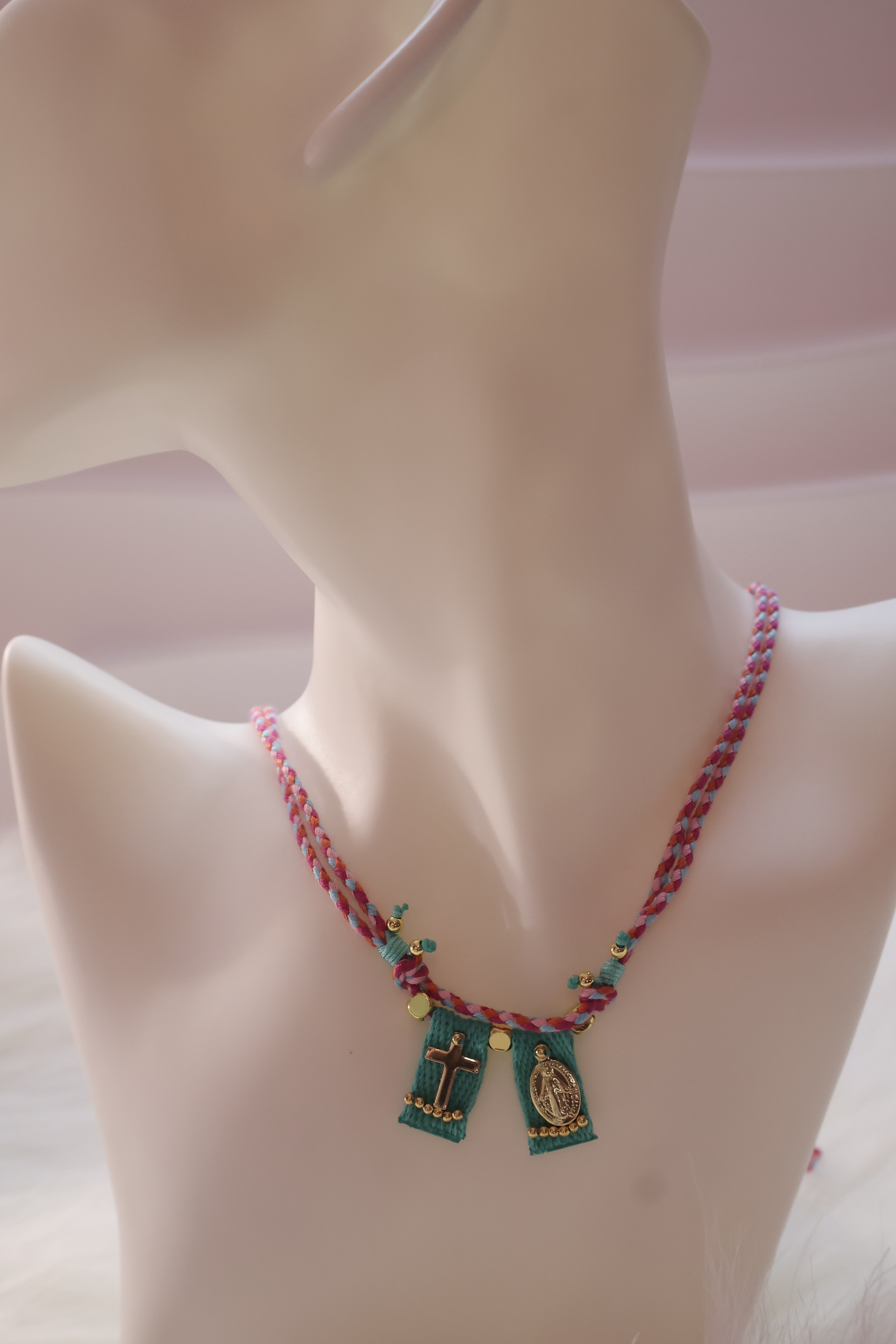 Fe Tejida Turquesa Escapulario