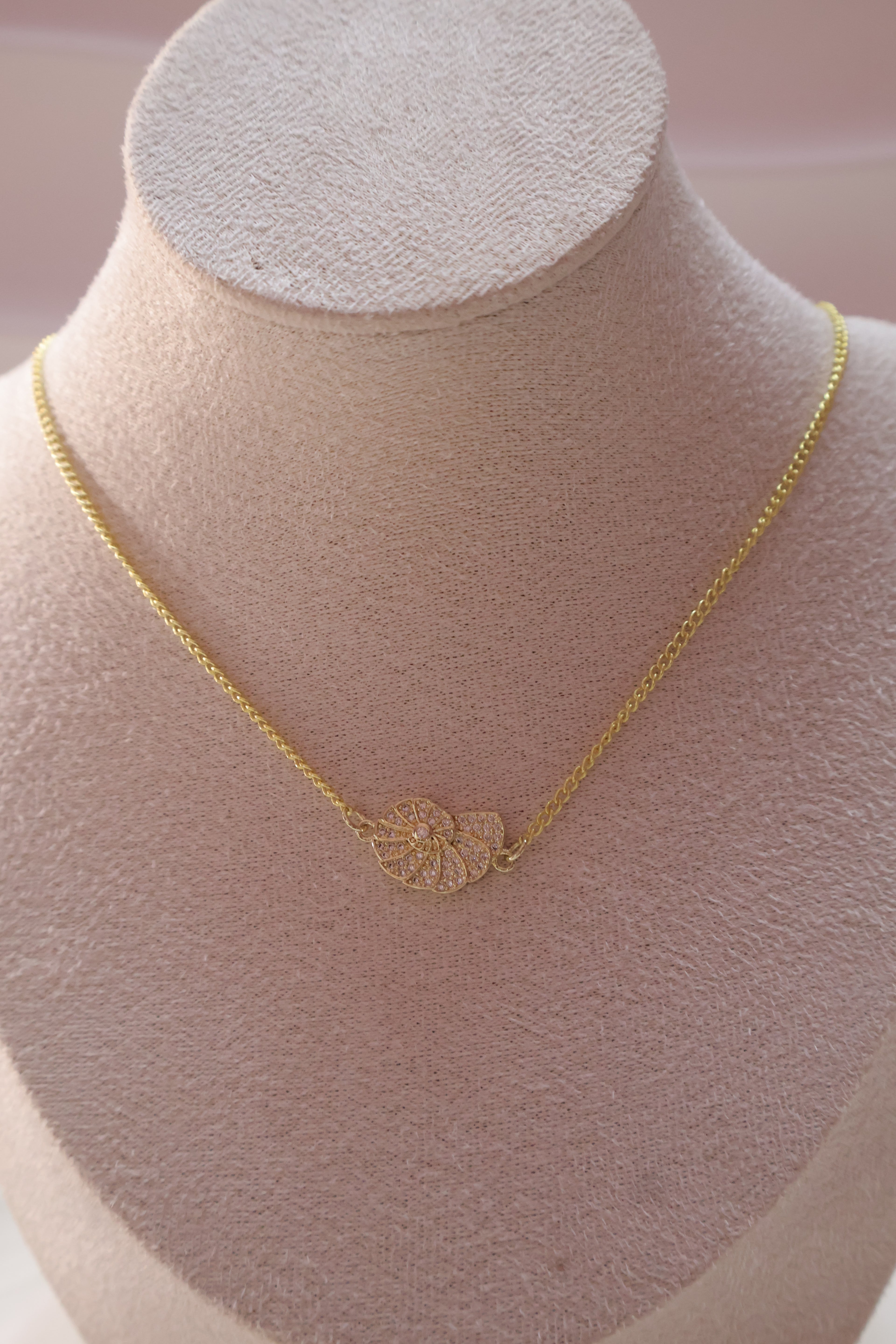 Concha Brillante Necklace