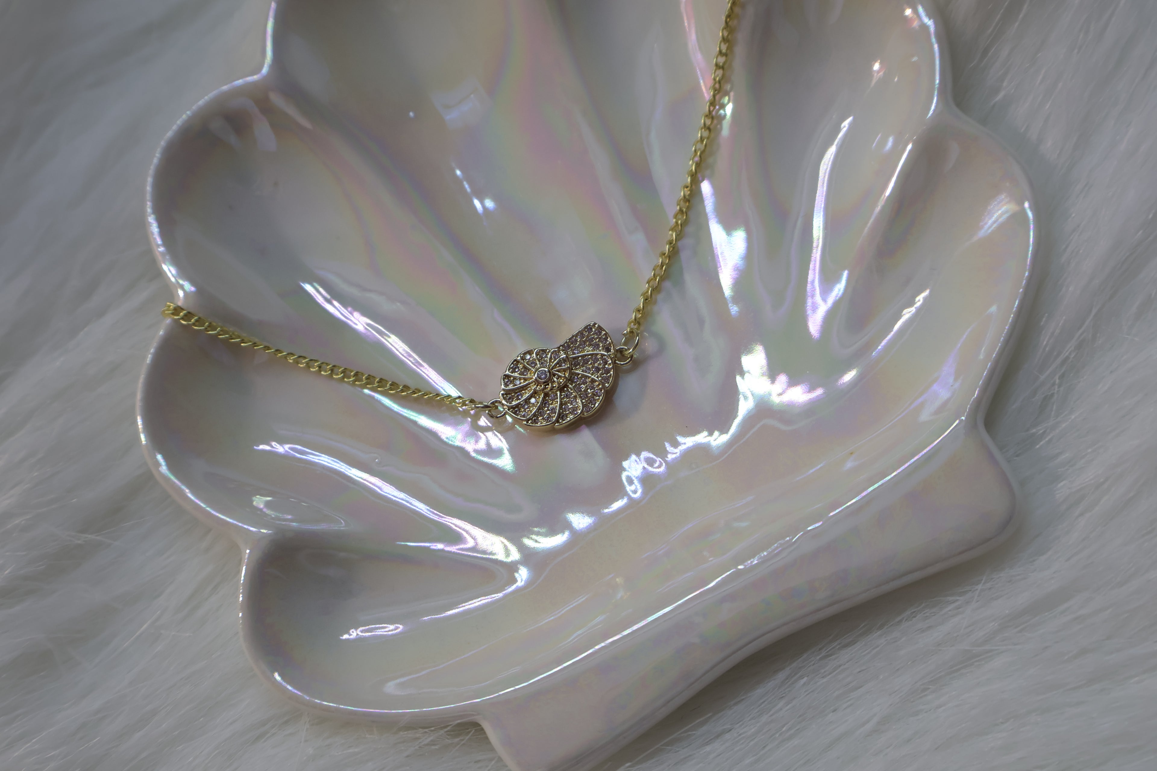 Concha Brillante Necklace