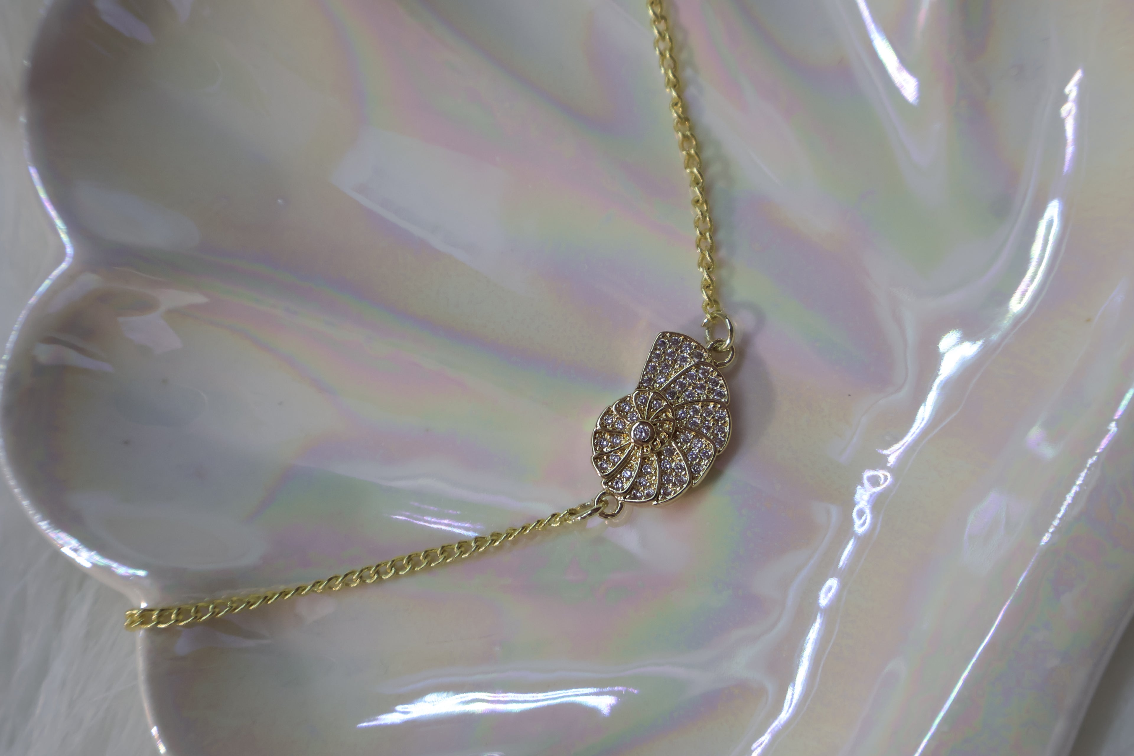 Concha Brillante Necklace