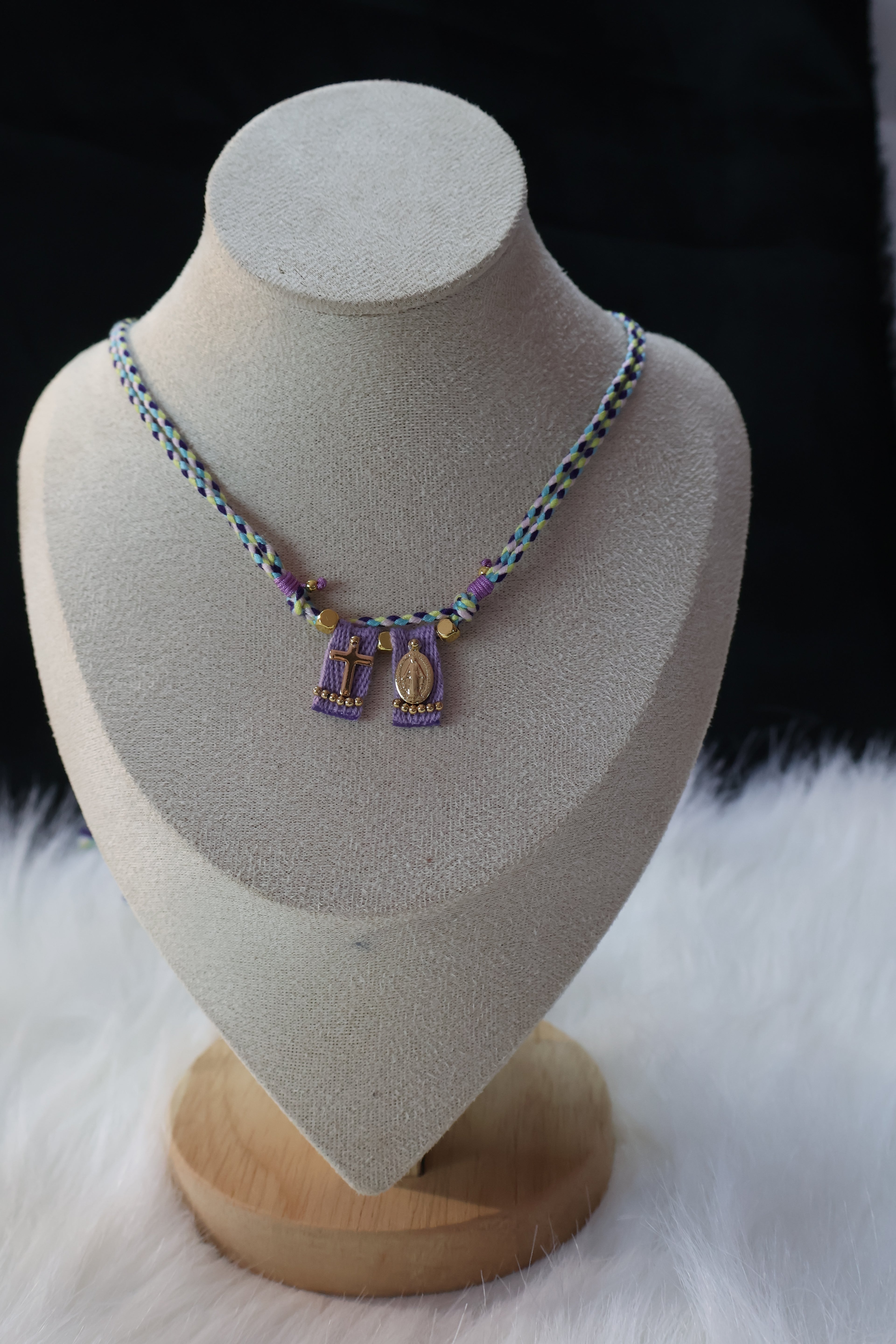 Fe Tejida Violeta Escapulario