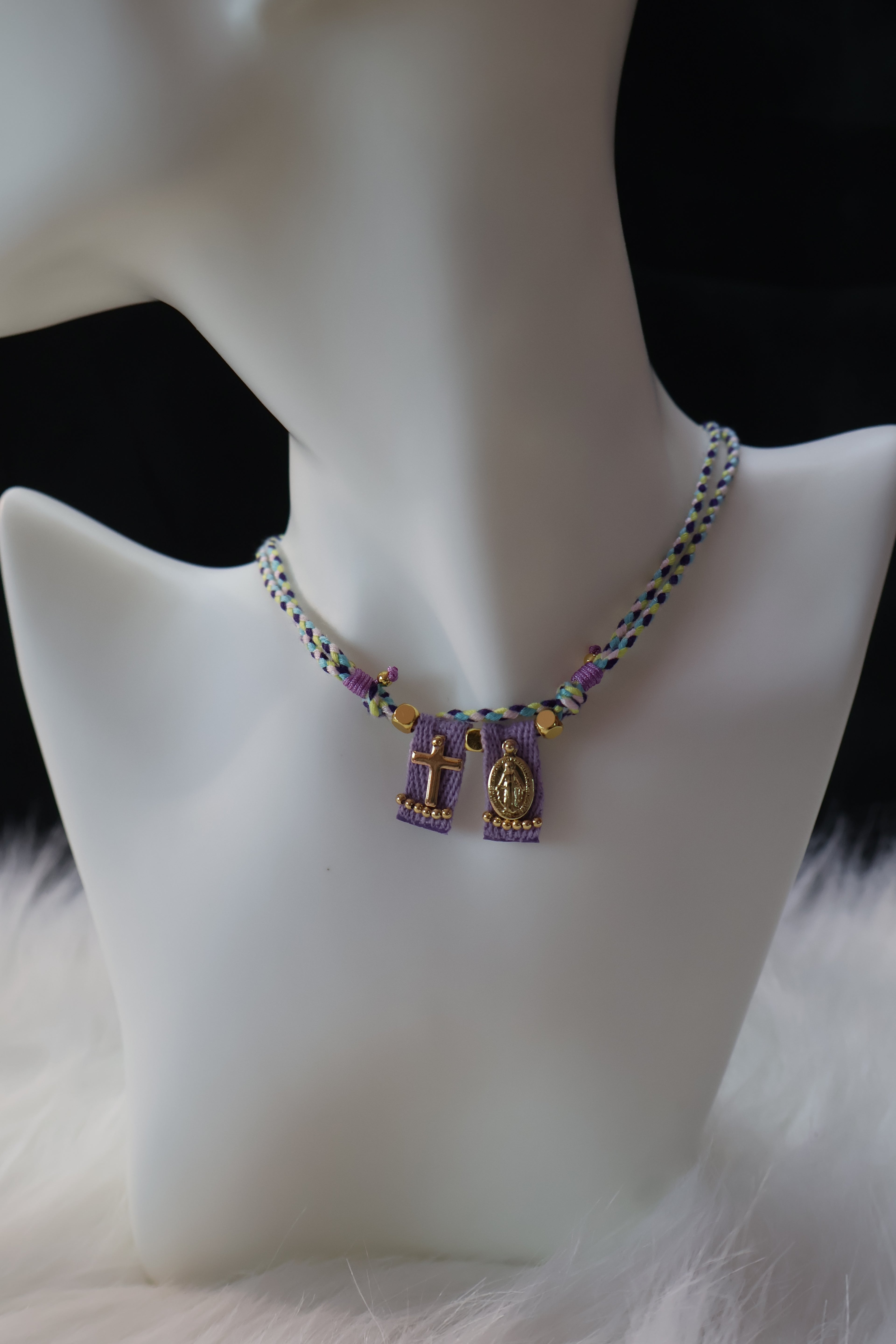 Fe Tejida Violeta Escapulario