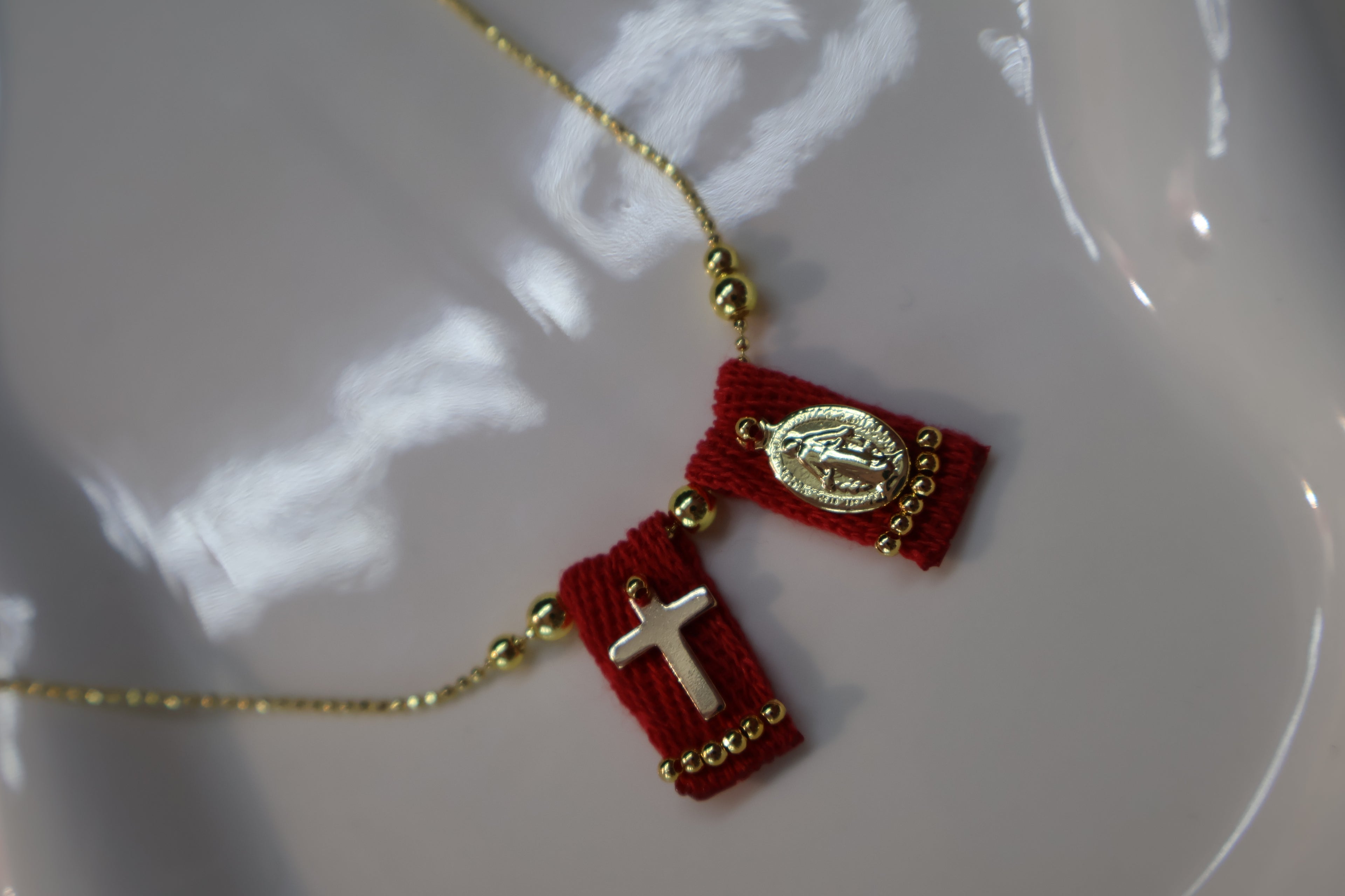 Fe Tejida Oro Escapulario