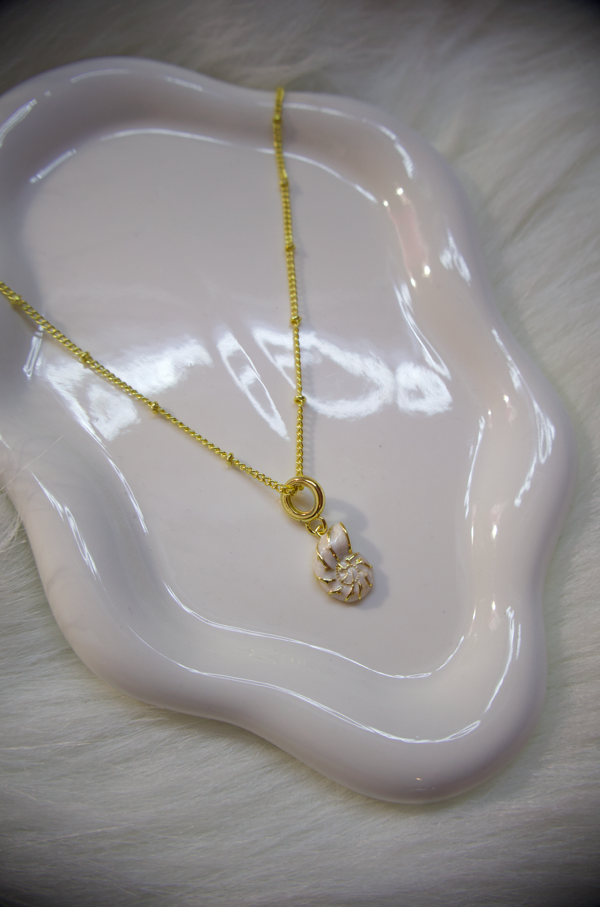 Concha de Luz Necklace